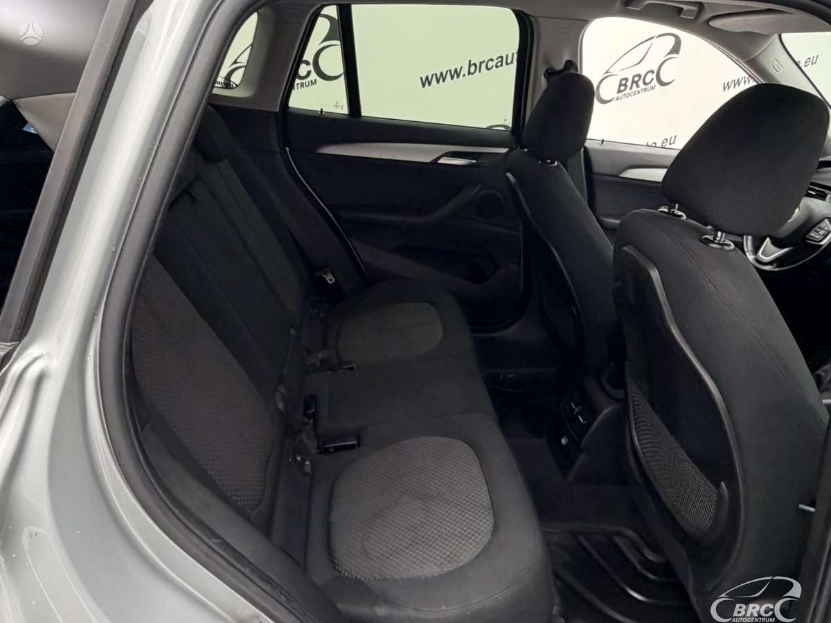 BMW X1, 2.0 l., off-road / crossover