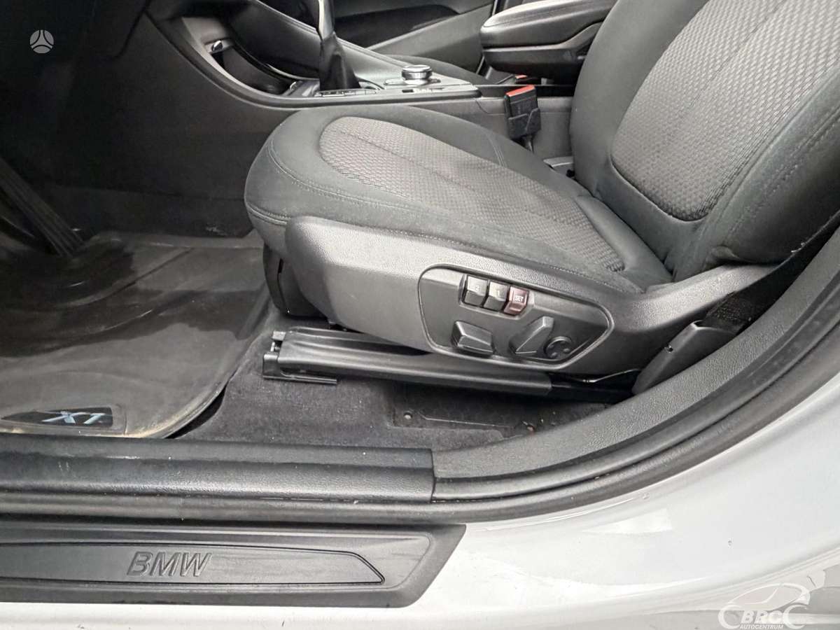 BMW X1, 2.0 l., off-road / crossover