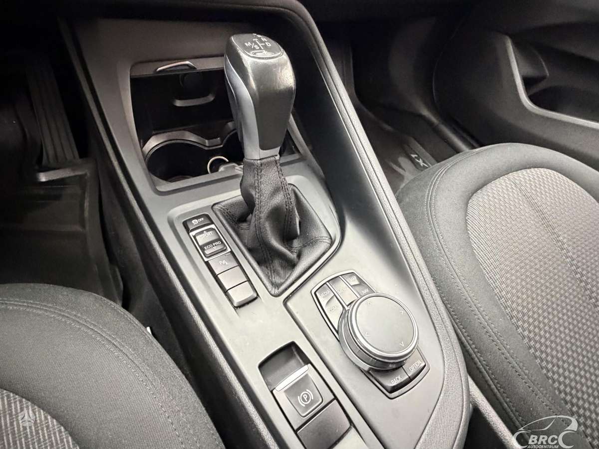 BMW X1, 2.0 l., off-road / crossover