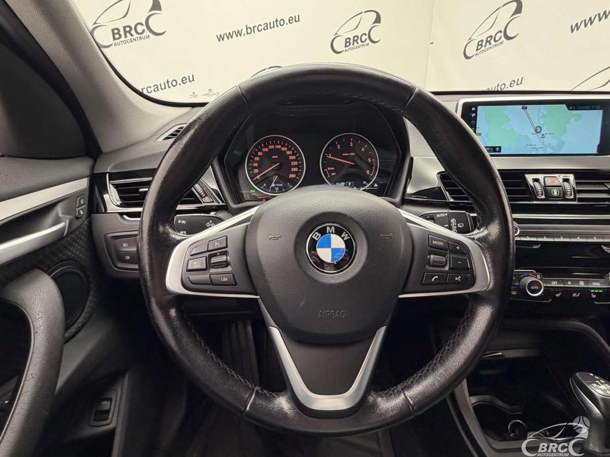 BMW X1, 2.0 l., off-road / crossover