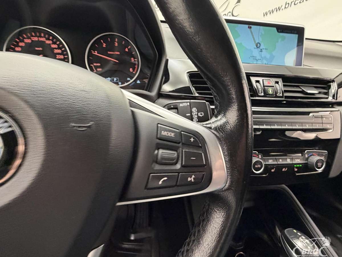 BMW X1, 2.0 l., off-road / crossover