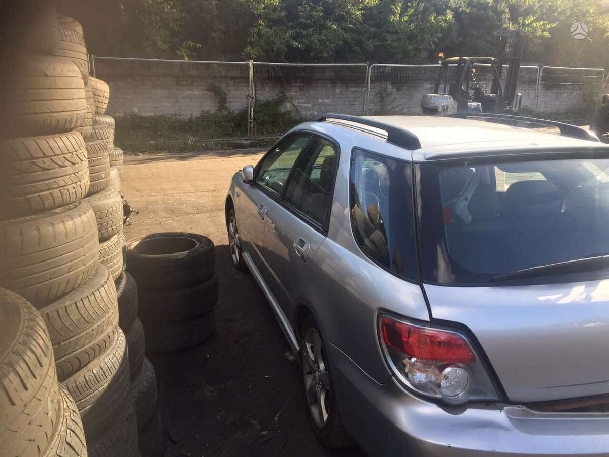 Subaru Impreza dalimis. 2 0 benzinas