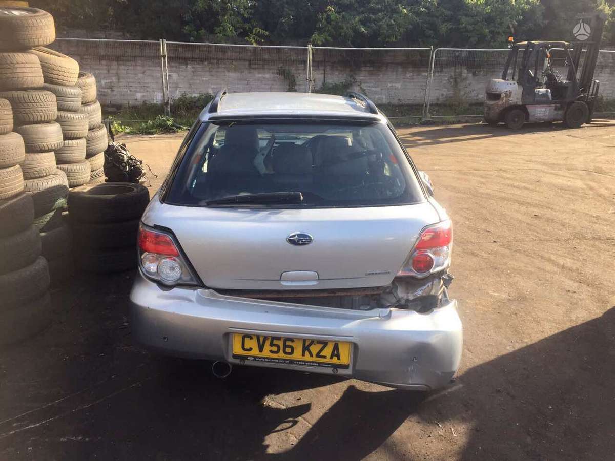 Subaru Impreza dalimis. 2 0 benzinas