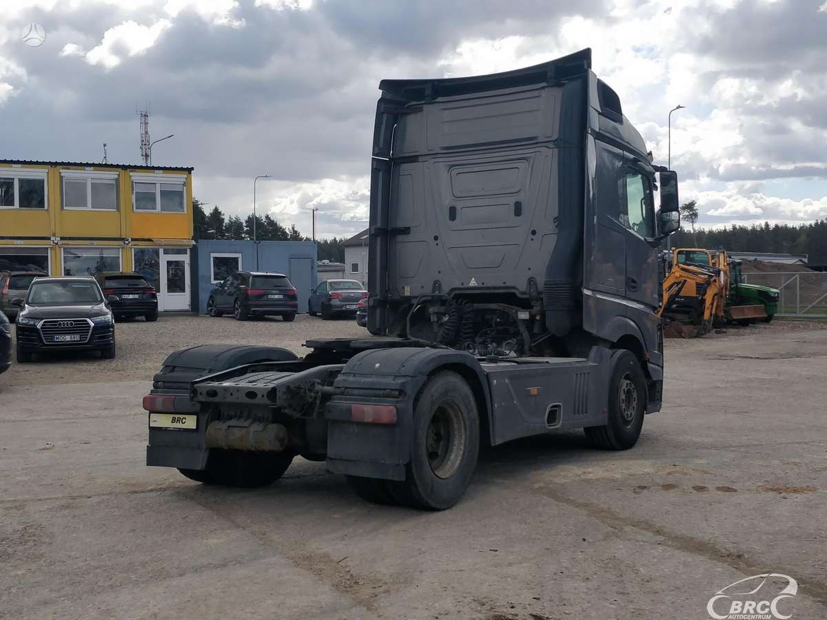Mercedes-Benz 1842 Engine defect, double sleeper