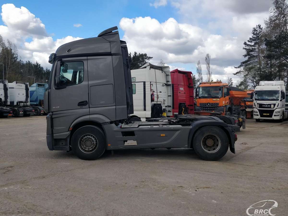 Mercedes-Benz 1842 Engine defect, double sleeper