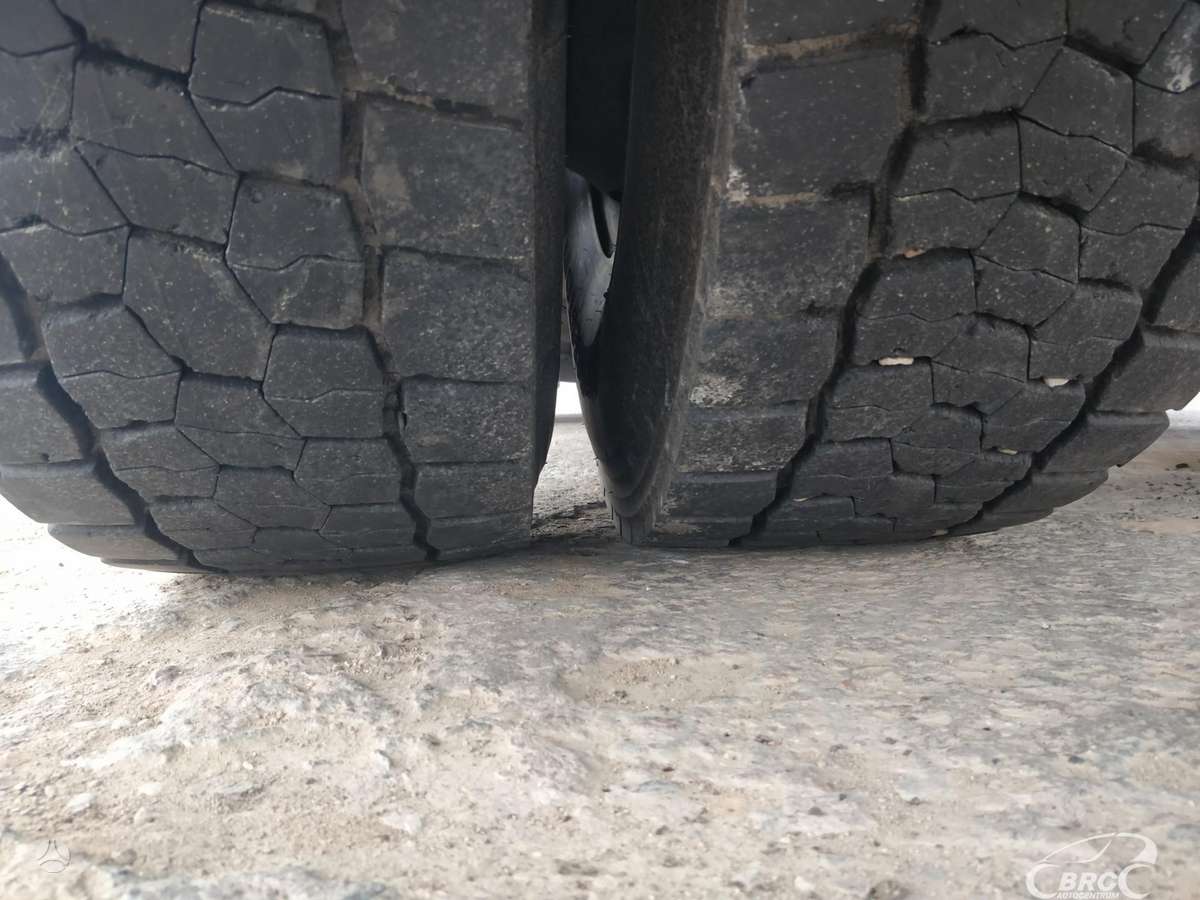 Mercedes-Benz 1842 Engine defect, double sleeper