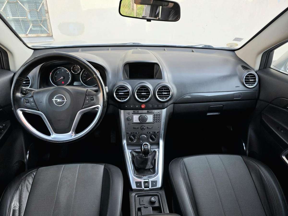 Opel Antara, 2.2 l., off-road / crossover