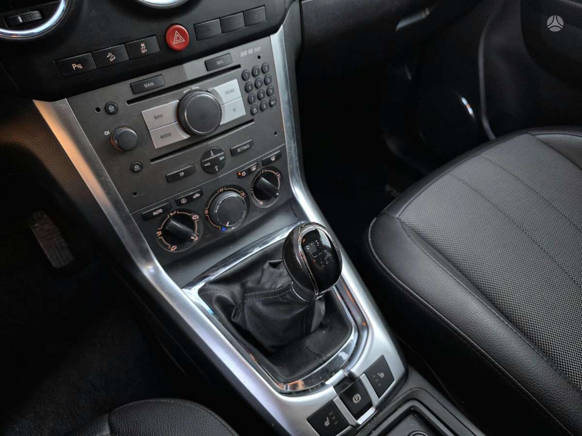 Opel Antara, 2.2 l., Внедорожник / Кроссовер
