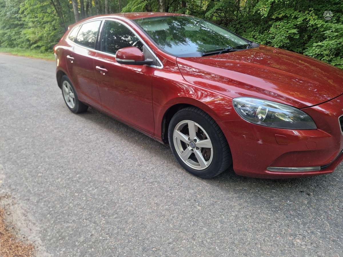 Volvo V40 Dalimis