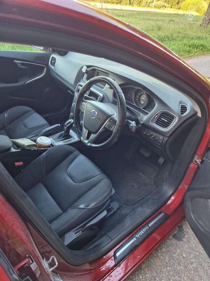Volvo V40 Dalimis