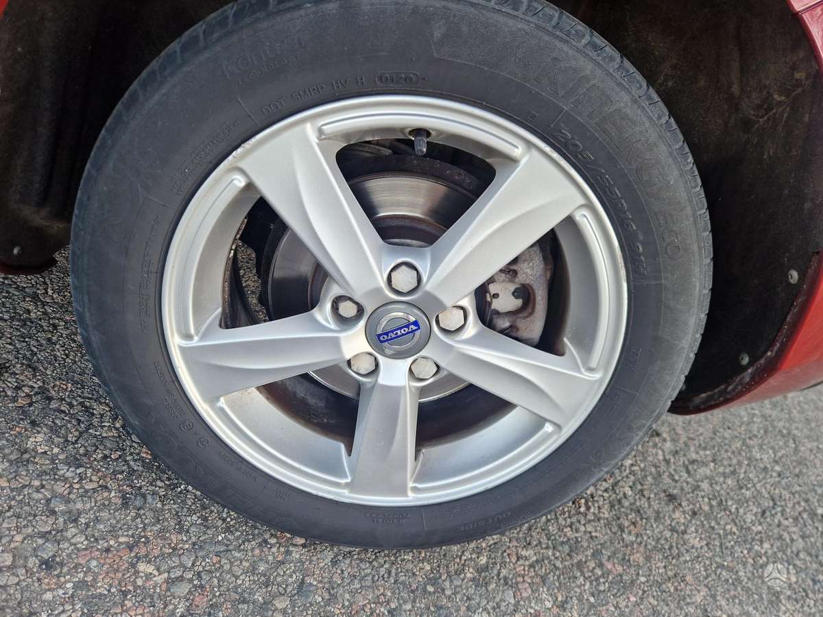 Volvo V40 Dalimis
