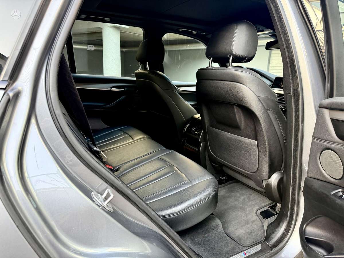 BMW X5, off-road / crossover