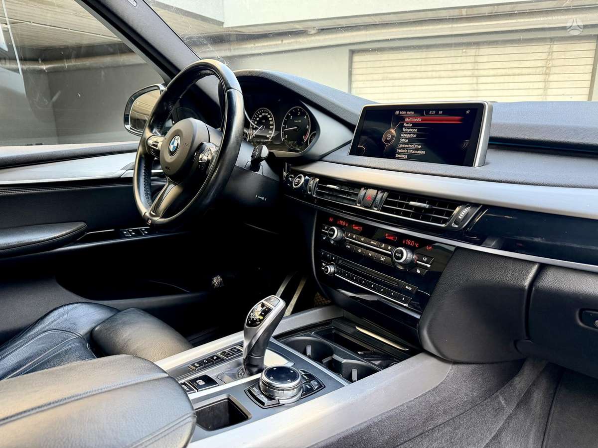 BMW X5, off-road / crossover