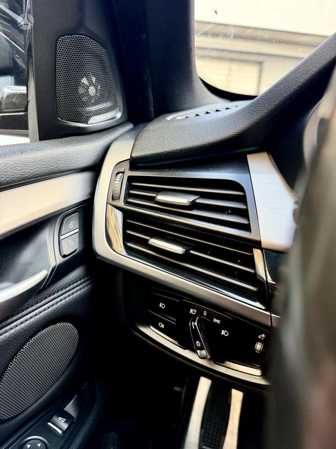 BMW X5, off-road / crossover