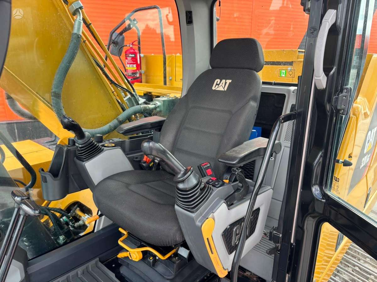 Caterpillar 320 GC, ekskavatoriai