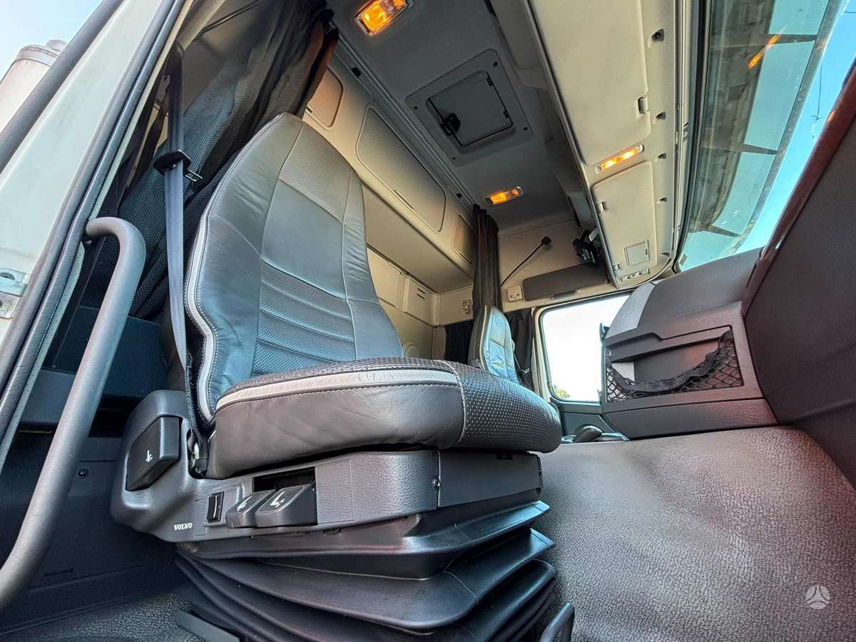 Volvo FM410 6x2*4, рефрижераторы