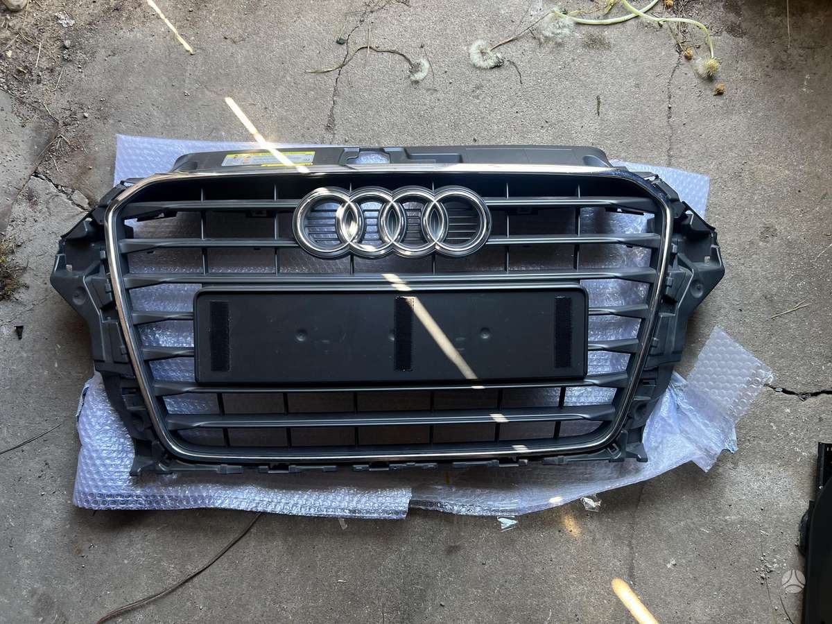 Audi A3 apdailos grotelės