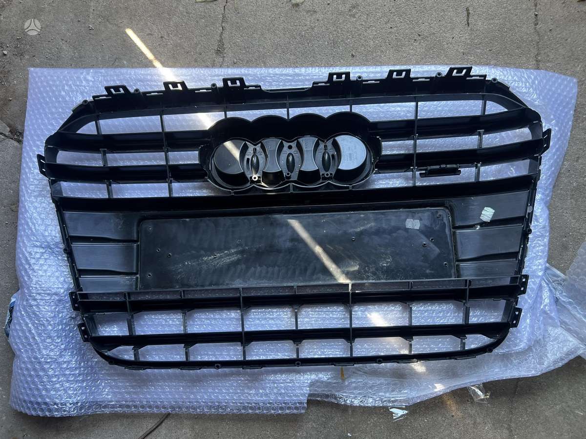 Audi A6 apdailos grotelės