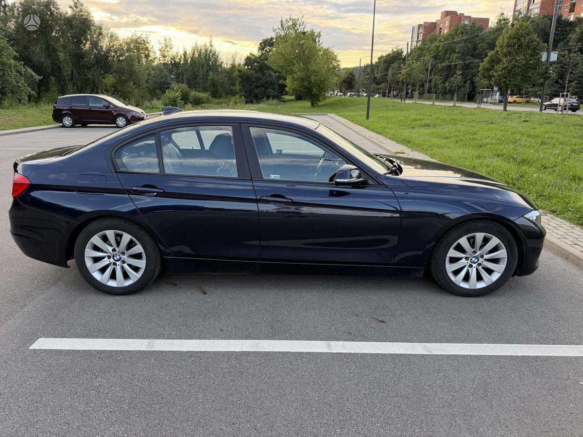 BMW 320, 2.0 l., saloon / sedan