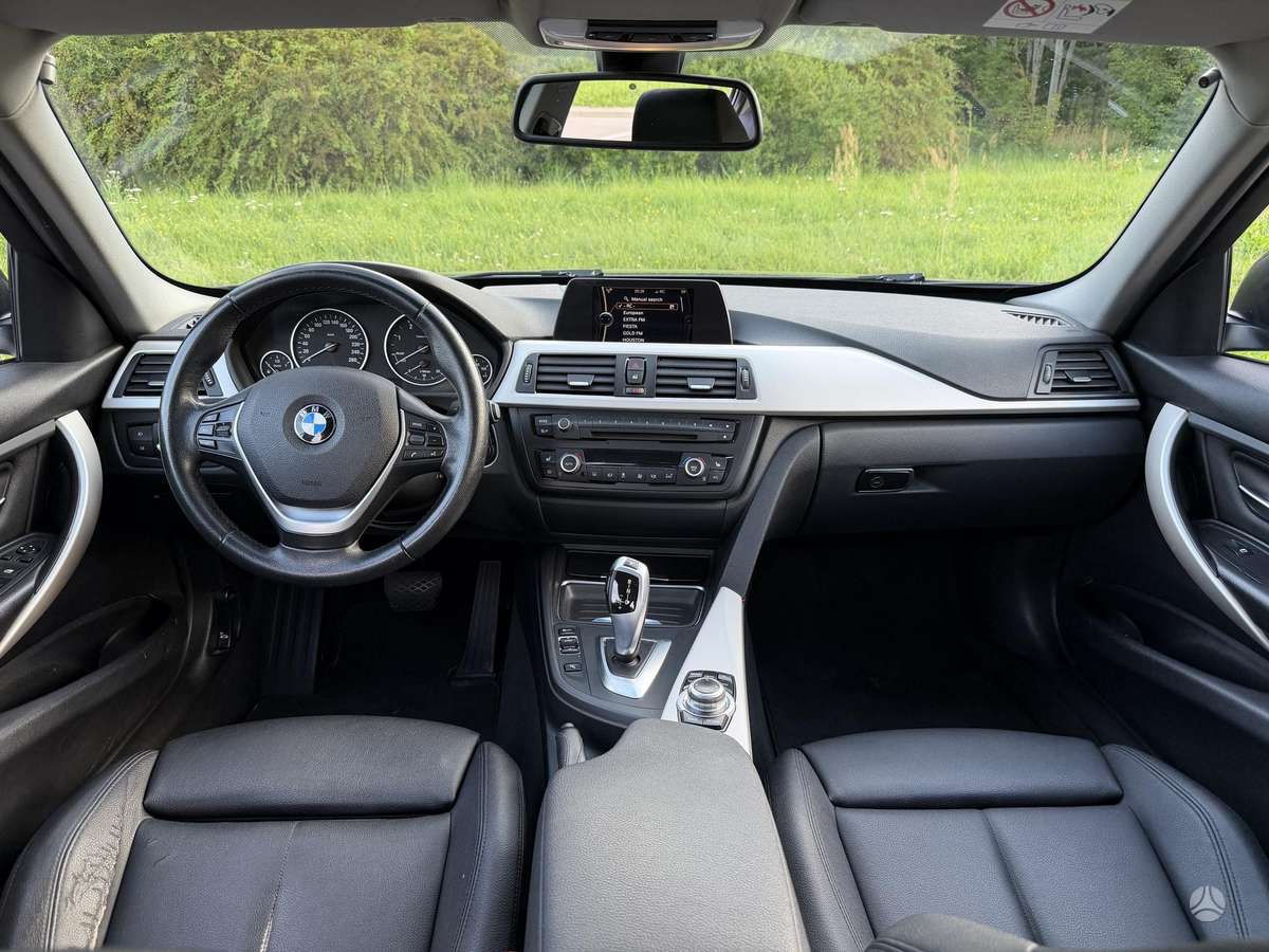 BMW 320, 2.0 l., saloon / sedan
