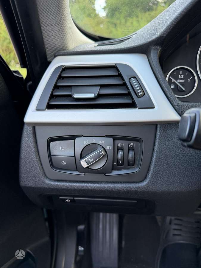 BMW 320, 2.0 l., saloon / sedan