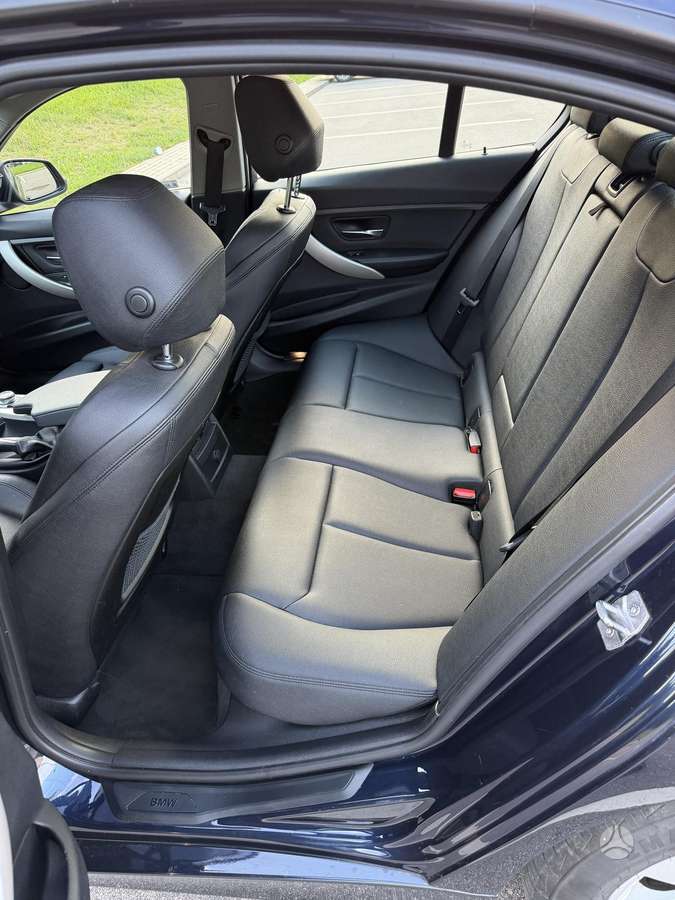 BMW 320, 2.0 l., saloon / sedan