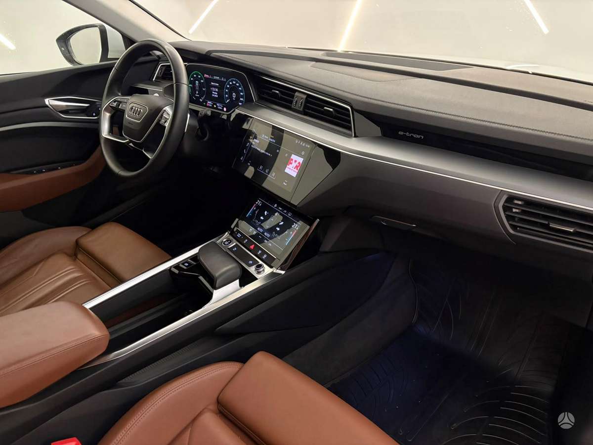 Audi e-tron, 95 kWh, off-road / crossover
