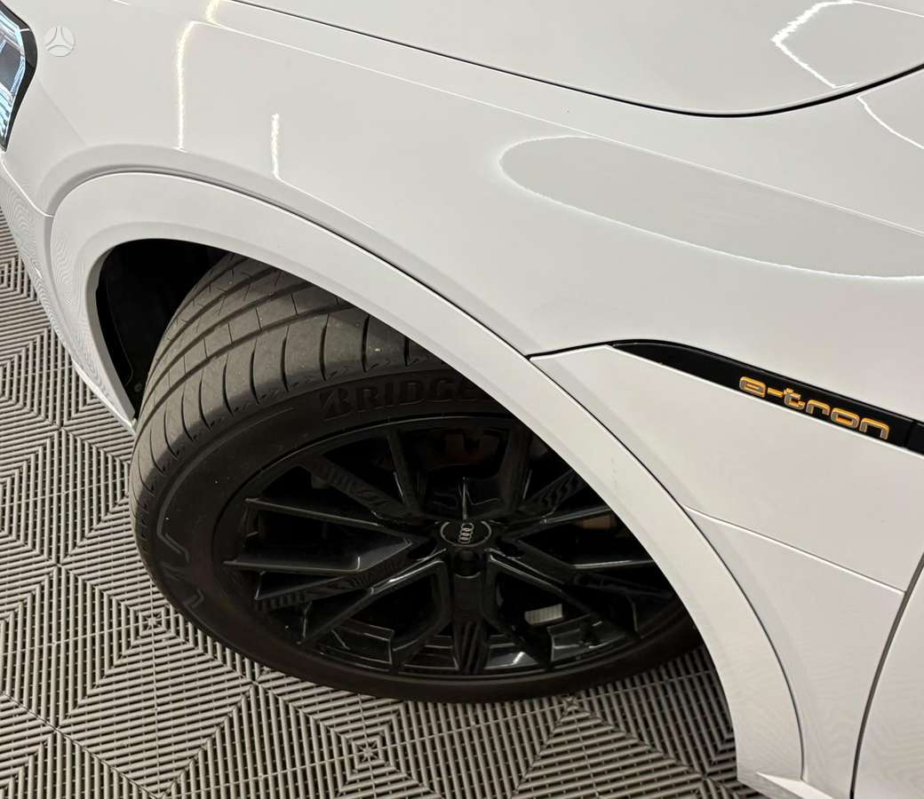 Audi e-tron, 95 kWh, off-road / crossover