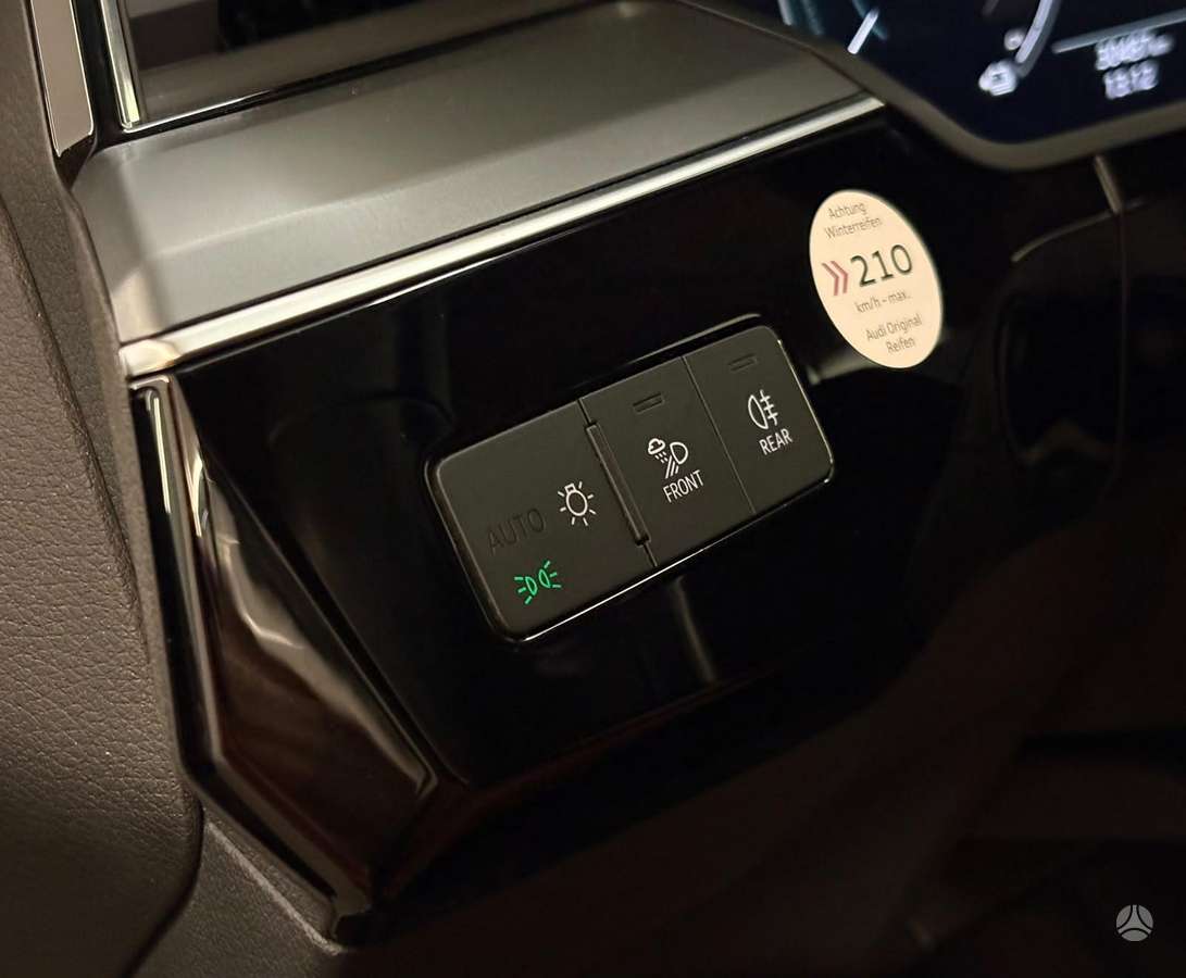 Audi e-tron, 95 kWh, off-road / crossover