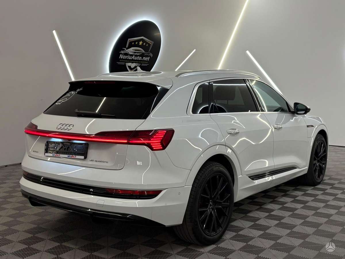 Audi e-tron, 95 kWh, off-road / crossover