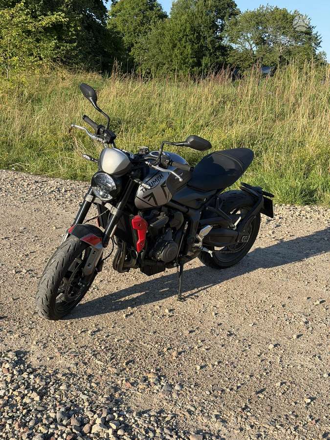 Triumph Trident 660cc, ielas motocikls