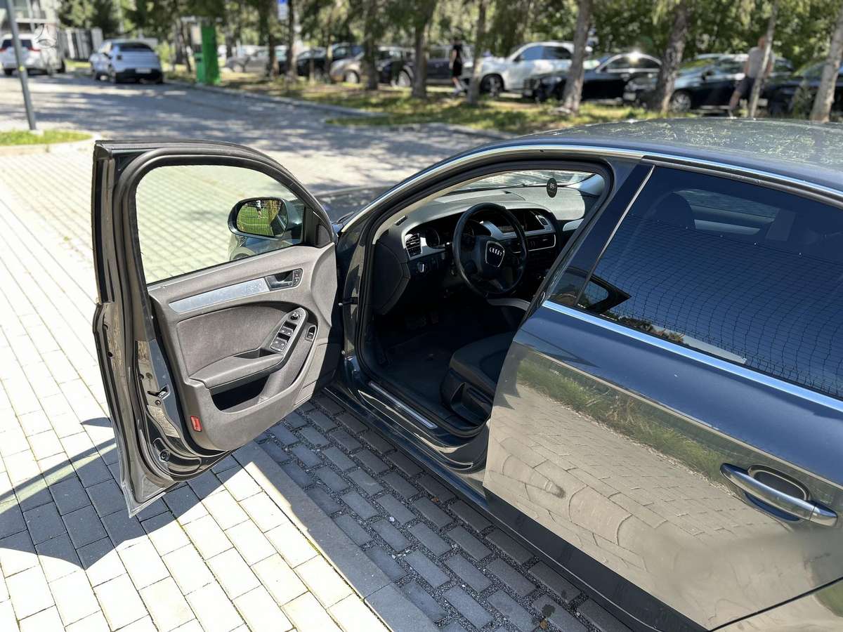Audi A4, 2.7 l., Седан
