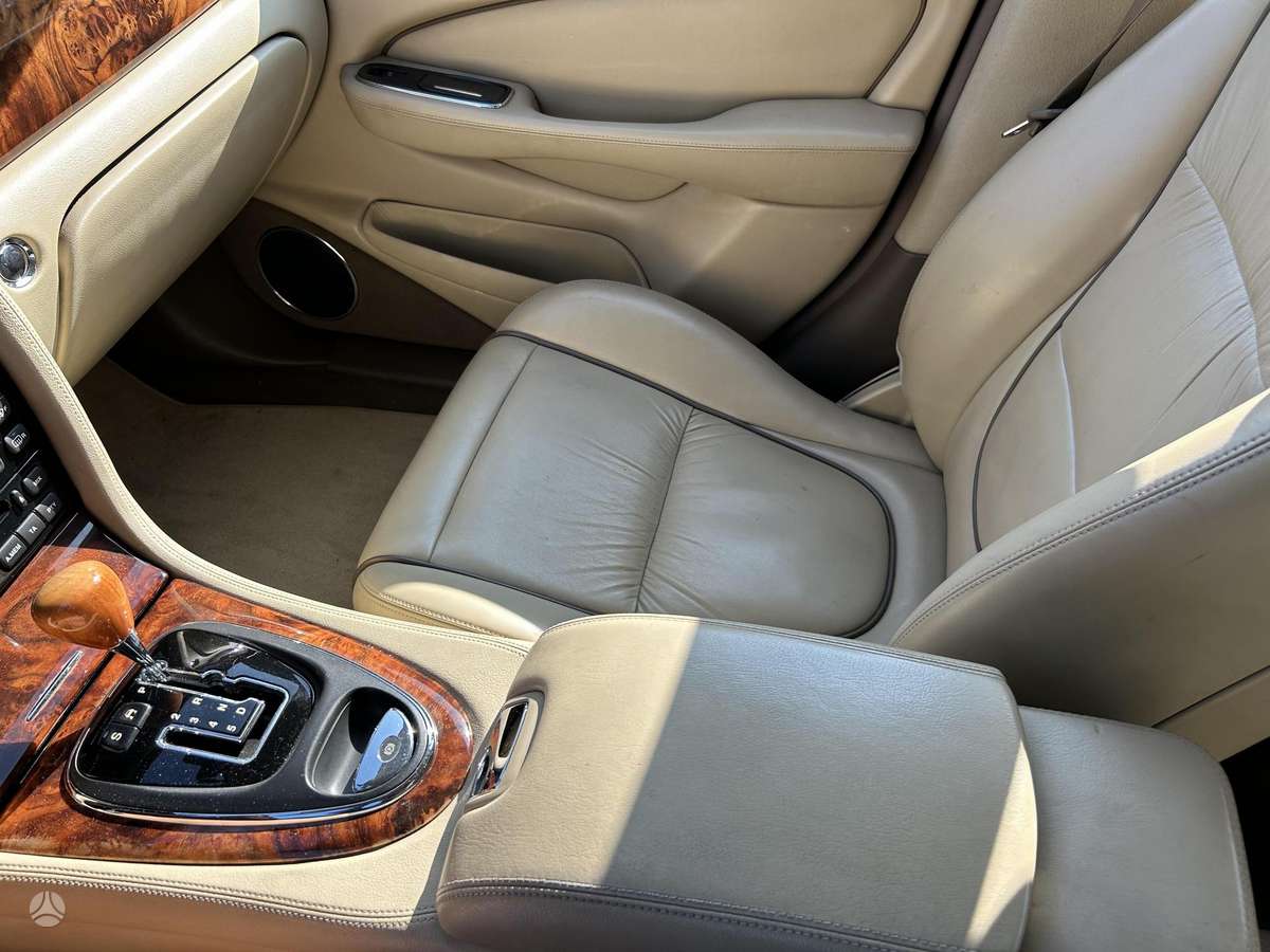 Jaguar XJ, 2.7 l., Седан