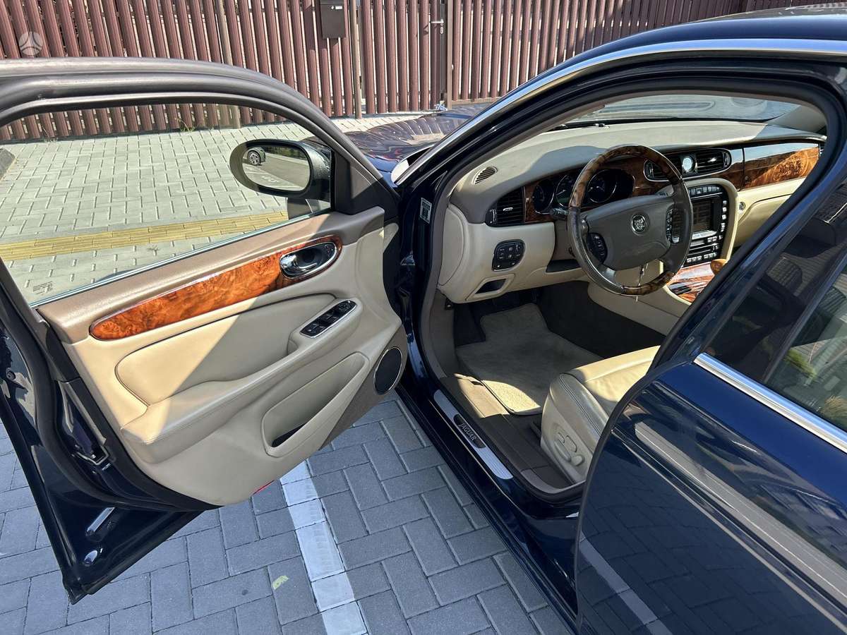 Jaguar XJ, 2.7 l., Седан