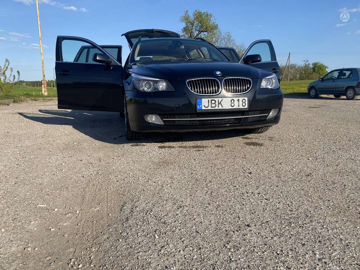BMW 535, universalas
