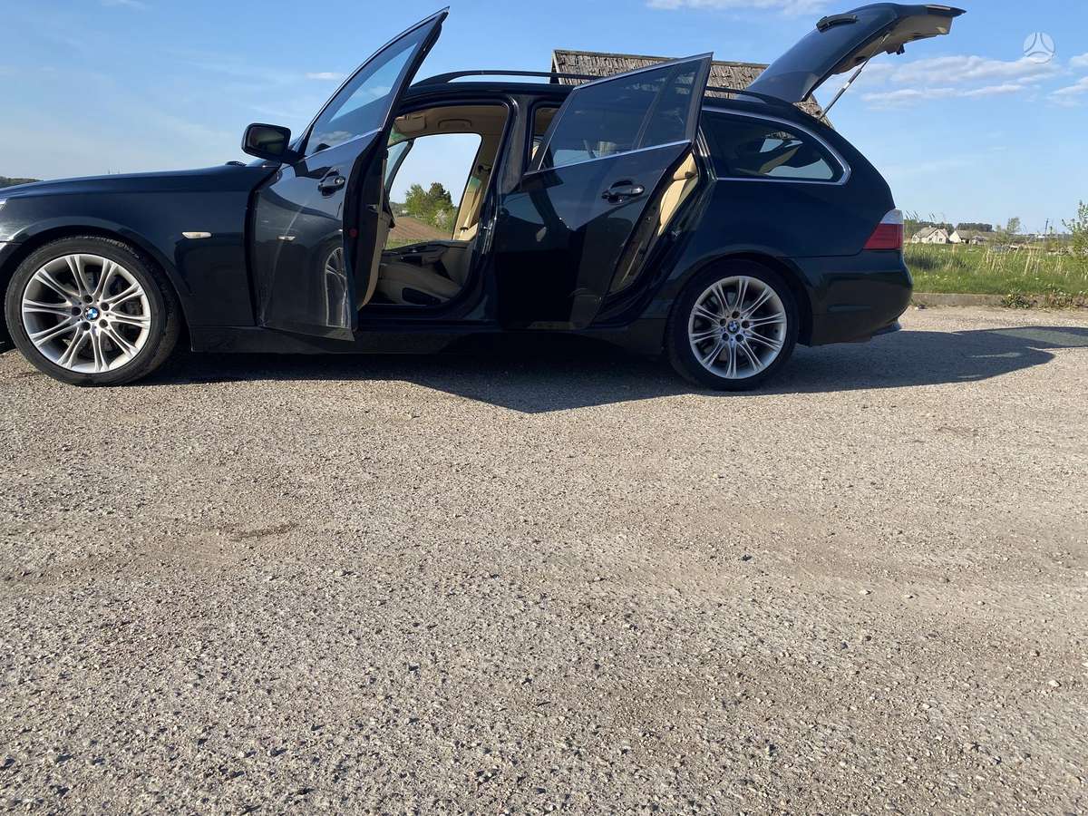 BMW 535, universalas