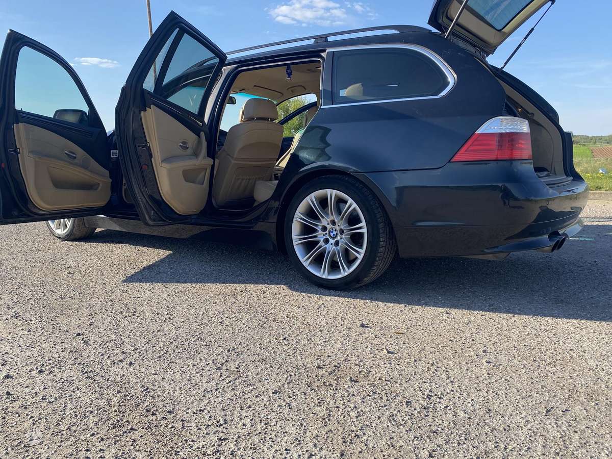 BMW 535, universalas