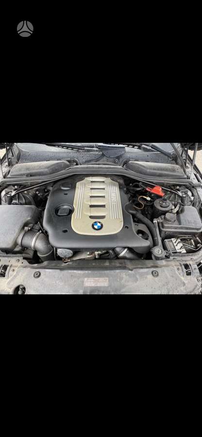 BMW 535, universalas