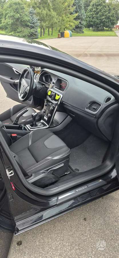 Volvo V40, 2.0 l., hatchback