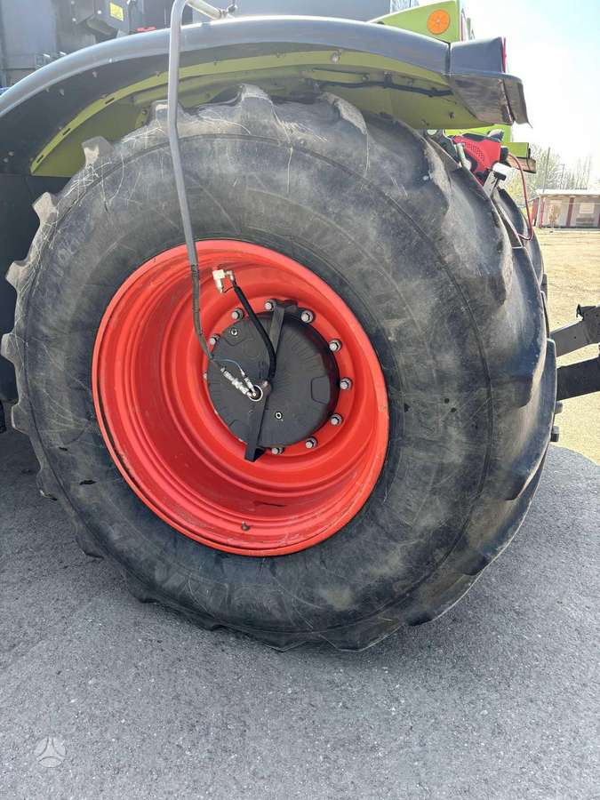 Claas Xerion 5000, tractors