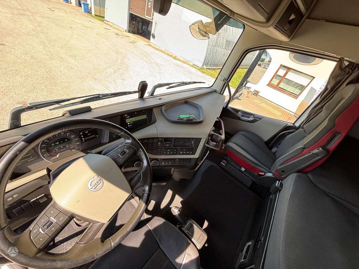 Volvo FH540, single sleeper