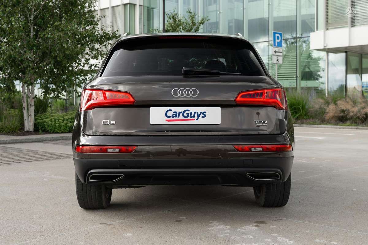 Audi Q5, 2.0 l., off-road / crossover