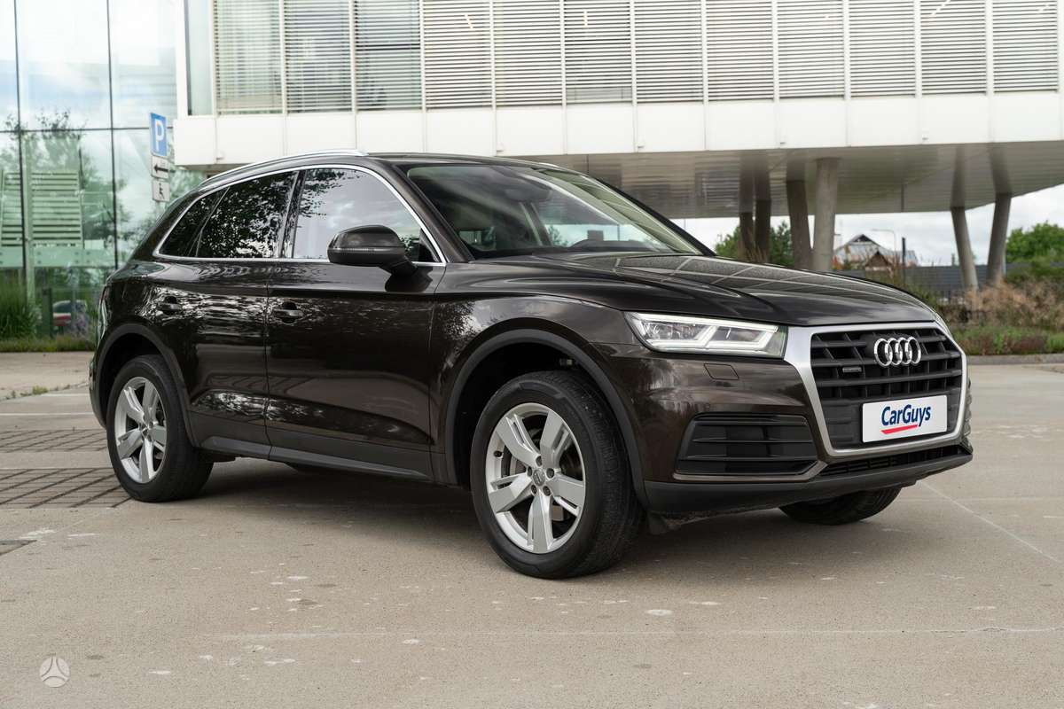 Audi Q5, 2.0 l., off-road / crossover