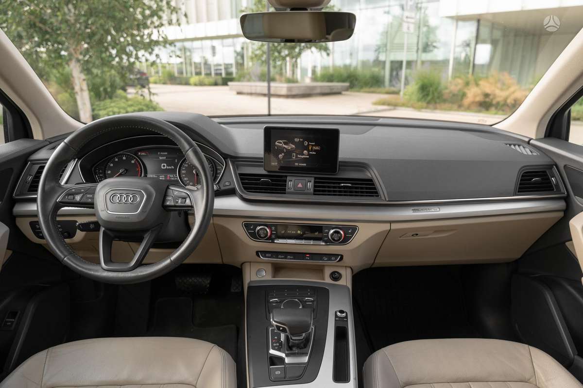 Audi Q5, 2.0 l., off-road / crossover