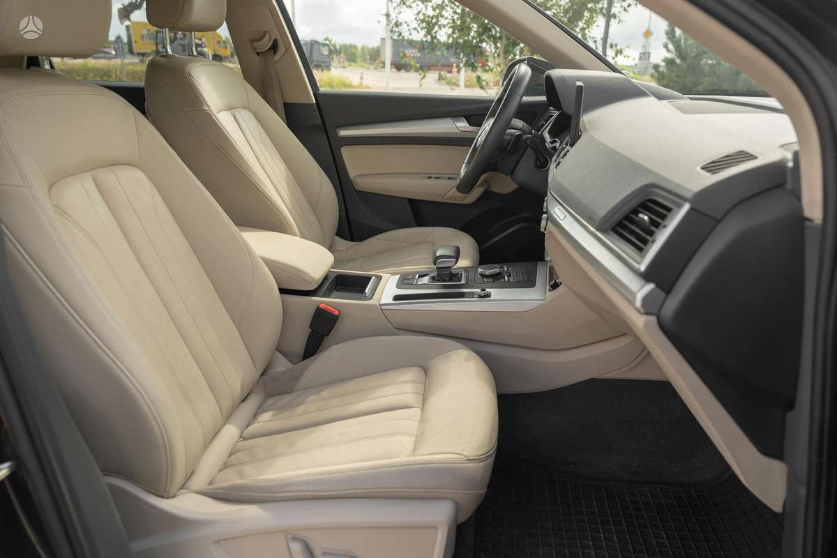 Audi Q5, 2.0 l., off-road / crossover