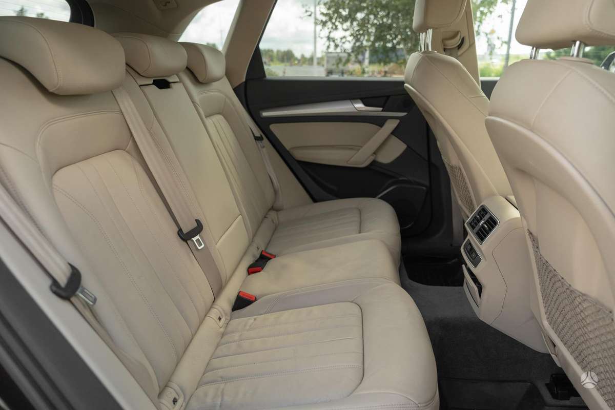 Audi Q5, 2.0 l., off-road / crossover