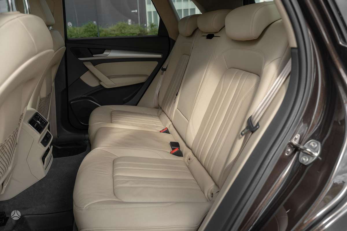 Audi Q5, 2.0 l., off-road / crossover
