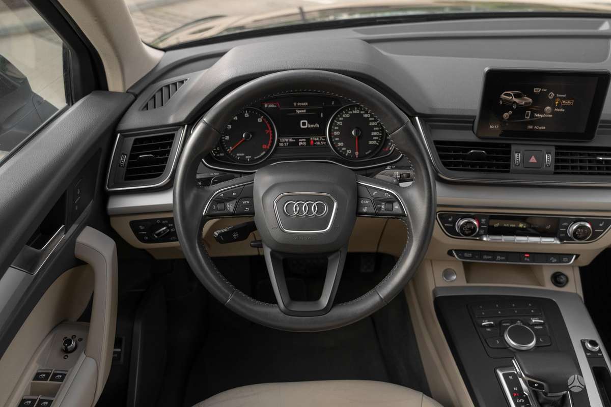 Audi Q5, 2.0 l., off-road / crossover