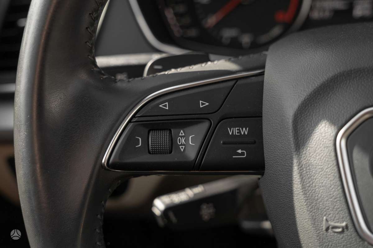 Audi Q5, 2.0 l., off-road / crossover