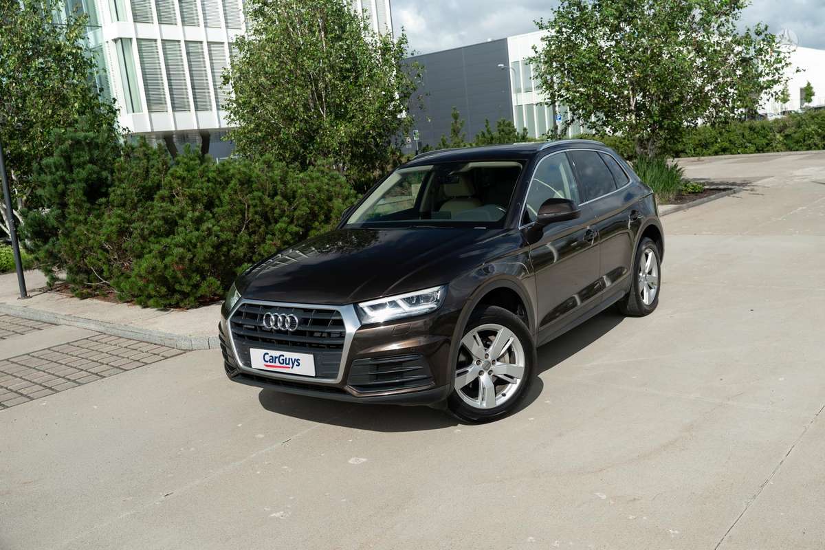 Audi Q5, 2.0 l., off-road / crossover